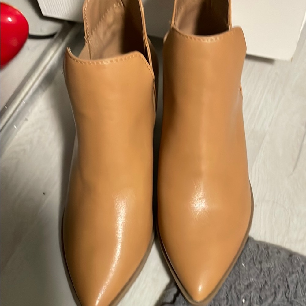 Elegant Tan Women's Shoes